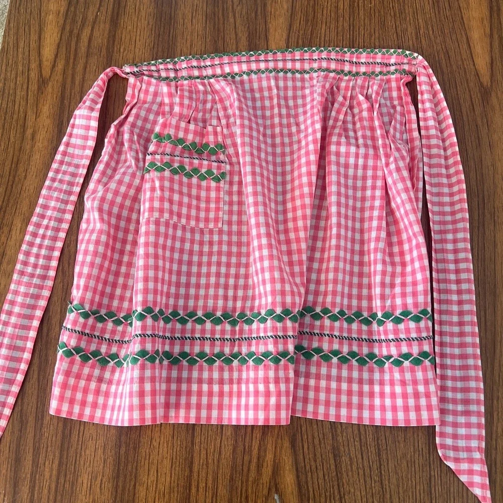 Vtg Pink & White Gingham Check Apron w/ Hand Stitched Embroidery Rick Rack‎ Trim